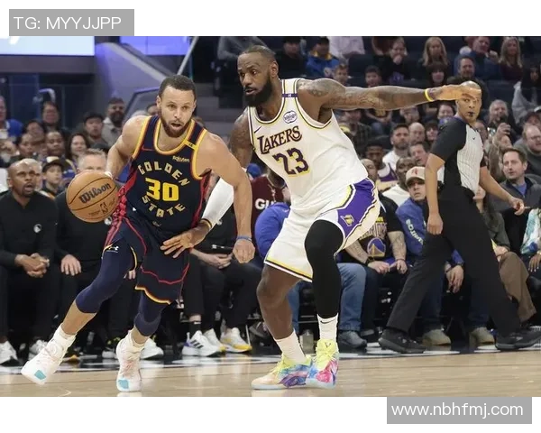 湖人火箭首节对决精彩回顾球员表现与战术分析全景呈现 湖人火箭首节对决精彩回顾球员表现与战术分析全景呈现